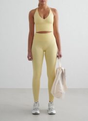 Damskie legginsy invisible scrunch, squat proof Shape Seamless żółte. Żółte legginsy AIM'N, s, bez wzorów, z dzianiny, z podwyższonym stanem. Za 297.00 zł.