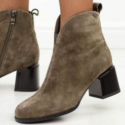 Khaki skórzane botki damskie na obcasie Vinceza 91178. Brązowe botki VINCEZA, na jesień, bez wzorów, z dzianiny, z okrągłym noskiem, bez obcasa, na obcasie, bez zapięcia. Za 349.00 zł.
