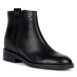Botki Geox. Czarne botki Geox, bez wzorów, bez obcasa, na płaskiej podeszwie, bez zapięcia. Za 699.99 zł.