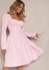 Różowa Sukienka o Rozkloszowanym Kroju z Gorsetową Górą Tillitte. Czerwone sukienki Renee, na co dzień, m, bez wzorów, eleganckie, bez kołnierzyka, bez ramiączek, midi, dopasowane. Za 129.99 zł.