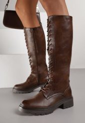 Brązowe Kozaki w Stylu Workerów Cahrarah. Brązowe kozaki Born2be, z jeansu, bez obcasa, na płaskiej podeszwie, bez zapięcia. Za 159.99 zł.