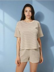 Piżama dwuczęściowa w paski - kremowy. Białe piżamy Sinsay, bez wzorów, bez ramiączek. Za 49.99 zł.