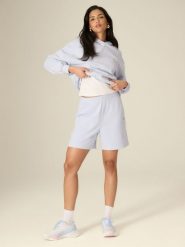 4F Spodenki dresowe damskie - niebieskie S. Niebieskie szorty 4f, bez wzorów, z dresówki, z podwyższonym stanem. Za 79.99 zł.