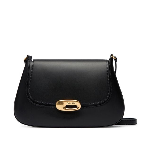 Torebka Calvin Klein. Czarne listonoszki Calvin Klein, bez wzorów, bez dodatków. Za 649.99 zł.