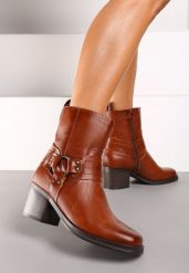 Brązowe Botki na Słupku w Stylu Kowbojek z Klamrami Irivaria. Brązowe botki Renee, bez wzorów, z jeansu, bez obcasa, na obcasie, bez zapięcia. Za 159.99 zł.
