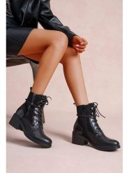 Foreverfolie Botki w kolorze czarnym rozmiar: 39. Czarne botki Foreverfolie, bez wzorów, bez obcasa, bez zapięcia. Za 152.99 zł.