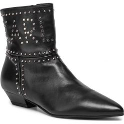 Botki KARL LAGERFELD - KL30660 Black Lthr W/Silver. Czarne botki KARL LAGERFELD, z aplikacjami, ze skóry ekologicznej, bez obcasa, na obcasie, bez zapięcia. Za 1,269.00 zł.