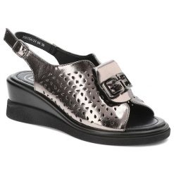 Gun Metal Sandały Filippo Eleganckie Obuwie Damskie Na Koturnie. Brązowe sandały Filippo, bez wzorów, eleganckie, bez obcasa, na koturnie, bez zapięcia. Za 159.00 zł.
