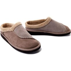 Kapcie MANITU 320021-08 beige, kapcie damskie. Brązowe obuwie domowe Manitu, bez wzorów, bez zapięcia. Za 239.90 zł.