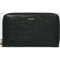 Dkny - Portfel skórzany. Czarne portfele DKNY, bez wzorów, z materiału. W wyprzedaży za 299.90 zł.