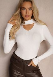 Biały Sweter Golf z Ozdobnym Wycięciem Przy Dekolcie Erticia. Białe golfy Renee, bez wzorów, bez ramiączek. Za 59.99 zł.