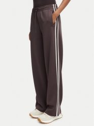 Guess Spodnie dresowe V6YB08 K4286 Brązowy ciemny Regular Fit. Brązowe spodnie dresowe Guess, xs, z aplikacjami, z dresówki. Za 434.99 zł.