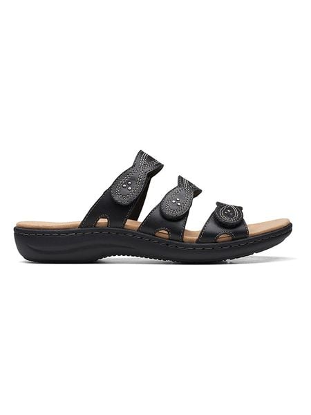 Clarks Skórzane klapki w kolorze czarnym rozmiar: 36. Czarne klapki Clarks, bez wzorów, z otwartym noskiem, bez obcasa. Za 154.95 zł.