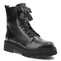 Czarne Botki Karino Modne Buty Na Jesień. Czarne botki Karino, na jesień, bez wzorów, ze skóry, bez obcasa, bez zapięcia. Za 429.00 zł.