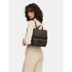 Plecak Armani Exchange. Brązowe plecaki Armani Exchange, bez wzorów. Za 607.99 zł.