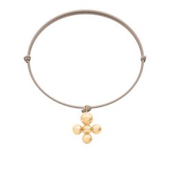 Bransoletka z pozłacaną zawieszką Luck na cienkim beżowym sznurku. Brązowe bransoletki Lilou, pozłacane. Za 149.00 zł.