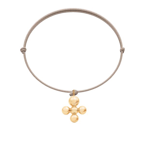 Bransoletka z pozłacaną zawieszką Luck na cienkim beżowym sznurku. Brązowe bransoletki Lilou, pozłacane. Za 149.00 zł.