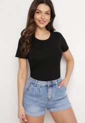 Czarny Bawełniany T-shirt o Klasycznym Kroju Zilira. Czarne t-shirty Born2be, bez wzorów, z bawełny, bez kołnierzyka, bez ramiączek. Za 19.99 zł.