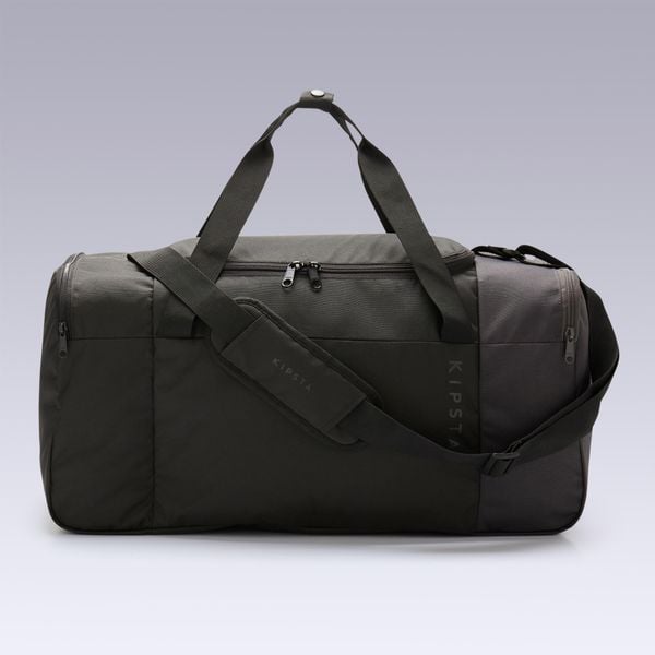 Torba sportowa Essential 55 L. Czarne torby na ramię KIPSTA, bez wzorów, z materiału, sportowe, na ramię, średnie, bez dodatków. Za 59.99 zł.