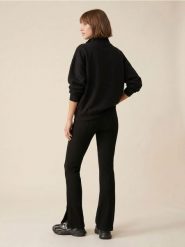Prążkowane legginsy flare z domieszką bawełny - czarny. Czarne legginsy Sinsay, l, bez wzorów, z bawełny. Za 49.99 zł.
