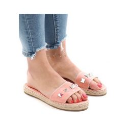 Różowe klapki jeans ćwieki 7087. Czerwone klapki ButyModne, z aplikacjami, z jeansu, bez obcasa. Za 59.00 zł.