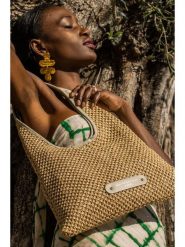 Maison héritage PARIS Skórzana torebka "Maledives" w kolorze beżowym - 44 x 38,5 cm rozmiar: onesize. Brązowe torby na ramię Maison héritage PARIS, bez wzorów, z materiału, na ramię, bez dodatków. Za 304.99 zł.