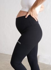 Damskie legginsy ciążowe z wysokim stanem, squat proof Aim High czarne. Czarne legginsy AIM'N, s, bez wzorów, z elastanu, z podwyższonym stanem. Za 297.00 zł.