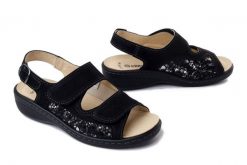 Dr. Brinkmann 710135-01 czarny, sandały damskie. Czarne sandały Dr. Brinkmann, bez wzorów, bez obcasa, na koturnie, bez zapięcia. Za 394.90 zł.