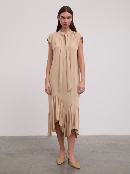 BGN Sukienka w kolorze beżowym rozmiar: 40. Brązowe sukienki BGN, na imprezę, bez wzorów, z wiskozy, bez kołnierzyka, bez ramiączek, maxi. Za 74.28 zł.