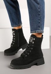 Czarne Botki Workery z Imitacji Zamszu Ocieplane Futrem Resizelle. Czarne botki Born2be, bez wzorów, z futra, bez obcasa, na obcasie, bez zapięcia. Za 169.99 zł.