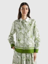 Benetton Bluzka w kolorze zielono-białym rozmiar: S. Zielone bluzki Benetton, s, bez wzorów, bez kołnierzyka, bez ramiączek. Za 61.60 zł.