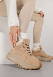 Jasnobrązowe Botki Vices na Platformie Ozdobione Napisem i Futerkiem Lanite. Brązowe botki Renee, bez wzorów, z jeansu, bez obcasa, na platformie, bez zapięcia. Za 109.99 zł.