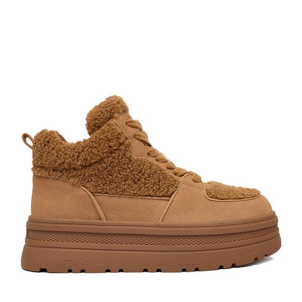 Trzewiki Roxy. Brązowe botki Roxy, bez wzorów, bez obcasa, na płaskiej podeszwie, bez zapięcia. Za 249.99 zł.