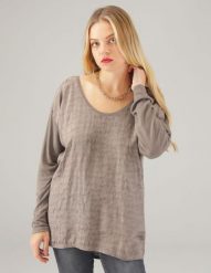 Bluzka z napisami. Bluzki Unisono, s, bez wzorów, z wiskozy, bez kołnierzyka, bez ramiączek. Za 159.00 zł.