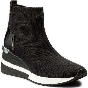 Botki MICHAEL MICHAEL KORS - Skyler Bootie 43F7SKFE5D Black. Czarne botki MICHAEL Michael Kors, bez wzorów, z materiału, bez obcasa, bez zapięcia. Za 799.00 zł.