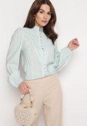 Jasnoniebieska Koszula w Stylu Retro ze Stójką i Koronkowymi Lamówkami Holora. Niebieskie koszule Born2be, l, bez wzorów, z koronki, retro, bez kołnierzyka, bez ramiączek. Za 119.99 zł.
