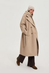 Długi płaszcz w kapturem beżowy. Brązowe płaszcze MOODO, l, bez wzorów, z materiału. Za 399.99 zł.
