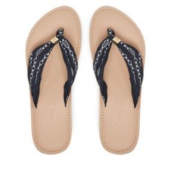 Japonki Tommy Hilfiger. Niebieskie klapki TOMMY HILFIGER, bez wzorów, bez obcasa. Za 139.99 zł.