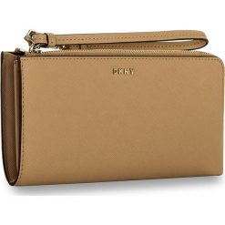 Duży Portfel Damski DKNY - Wristlet Wallet R2235051 Tea 905. Brązowe portfele DKNY, bez wzorów, ze skóry. W wyprzedaży za 209.00 zł.