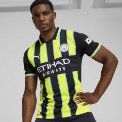 Koszulka piłkarska ADIDAS Manchester City wyjazdowa 24/25. Bluzki Puma, l, bez wzorów, z materiału, sportowe, bez kołnierzyka, bez ramiączek. Za 269.99 zł.