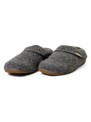 Living Kitzbühel Kapcie "Horn" w kolorze antracytowym rozmiar: 40. Szare obuwie domowe Living Kitzbühel, bez wzorów, z materiału, bez zapięcia. Za 224.95 zł.