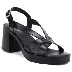 Skórzane sandały damskie na słupku czarne El Pimpi 85404. Czarne sandały El Pimpi, bez wzorów, ze skóry, eleganckie, bez obcasa, na słupku, bez zapięcia. Za 289.99 zł.