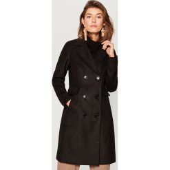 Dwurzędowy płaszcz - Czarny. Płaszcze Mohito. W wyprzedaży za 169.99 zł.