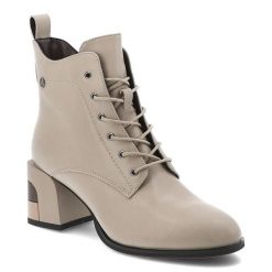 Beżowe Botki Artiker Eleganckie Buty Na Obcasie. Brązowe botki Artiker, na zimę, bez wzorów, z materiału, bez obcasa, na obcasie, bez zapięcia. Za 305.99 zł.