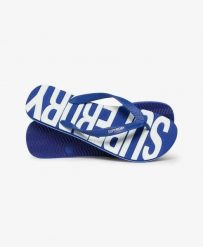 Superdry Klapki Core Logo z gumy, lekkie i wygodne – Regal Blue/Optic. Niebieskie klapki Superdry, bez wzorów, z gumy, bez obcasa. Za 112.75 zł.