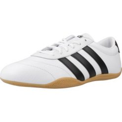 Kapcie ADIDAS GRAND COURT LO Biały. Białe obuwie domowe Adidas, bez wzorów, ze skóry, bez zapięcia. Za 330.50 zł.