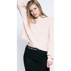 Calvin Klein Jeans - Sweter. Czerwone swetry Calvin Klein Jeans, l, bez wzorów, z bawełny, bez ramiączek. W wyprzedaży za 269.90 zł.