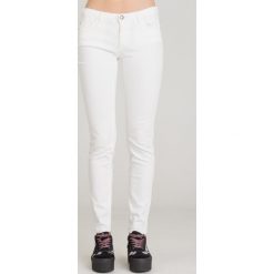 JEANSY SKINNY FIT EMPORIO ARMANI. Białe jeansy Emporio Armani, z aplikacjami. Za 404.50 zł.