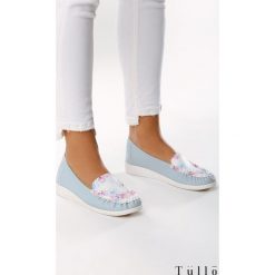 Niebieskie Mokasyny Ocean Drive. Niebieskie mokasyny Born2be, bez wzorów, z materiału, bez obcasa. Za 49.99 zł.