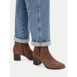 Botki Lasocki. Brązowe botki Lasocki, bez wzorów, bez obcasa, na słupku, bez zapięcia. Za 259.99 zł.